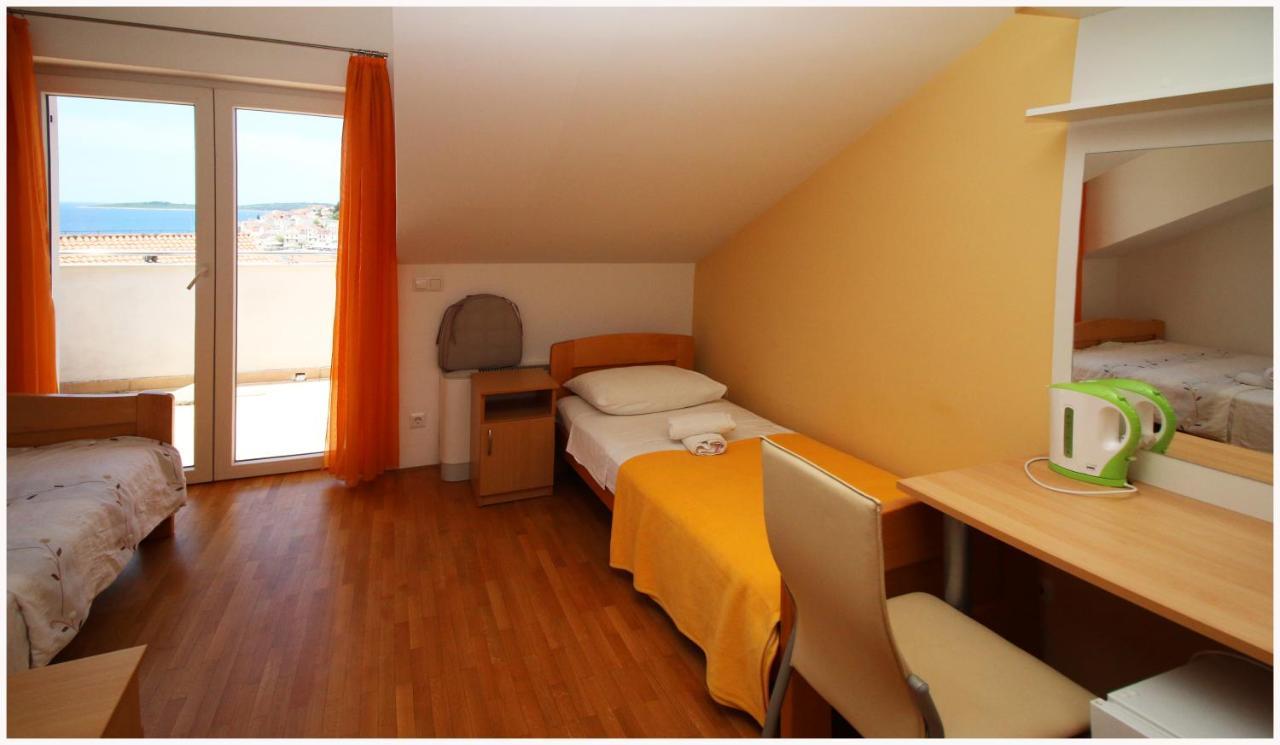 Guest House Lav Primosten Exterior photo